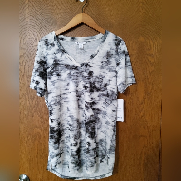Athleta Breezy Scoop V-Neck Tee Size Medium Tall NWT - Picture 2 of 5